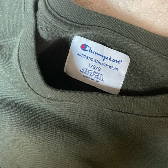 Champion Crewneck - Picture 2 of 2